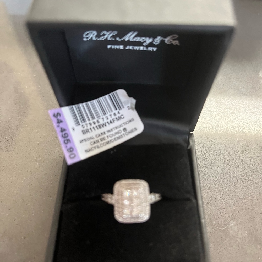 1 Ct Diamond Emerald Halo Ring